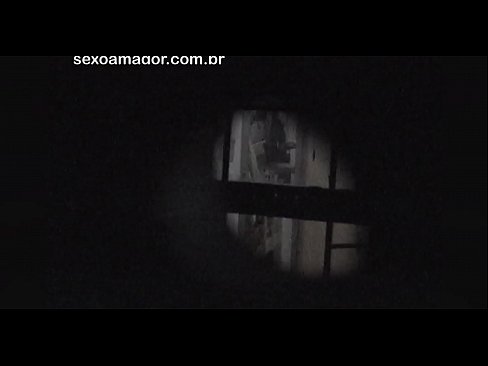 ❤️ Blondie estas sekrete filmita fare de najbara voyeur kaŝita malantaŭ kavaj brikoj Bonega porno ĉe eo.xxxtun.ru ❌❤
