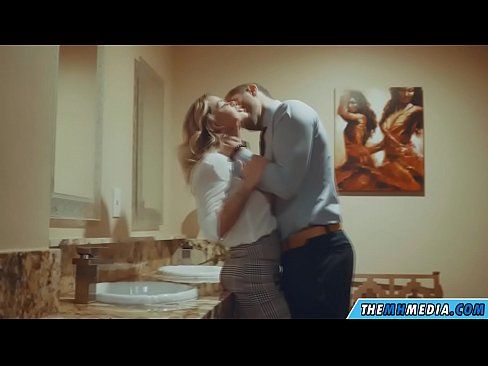 ❤️ Kiam belplena blondulo delogas vin en publika necesejo Bonega porno ĉe eo.xxxtun.ru ❌❤